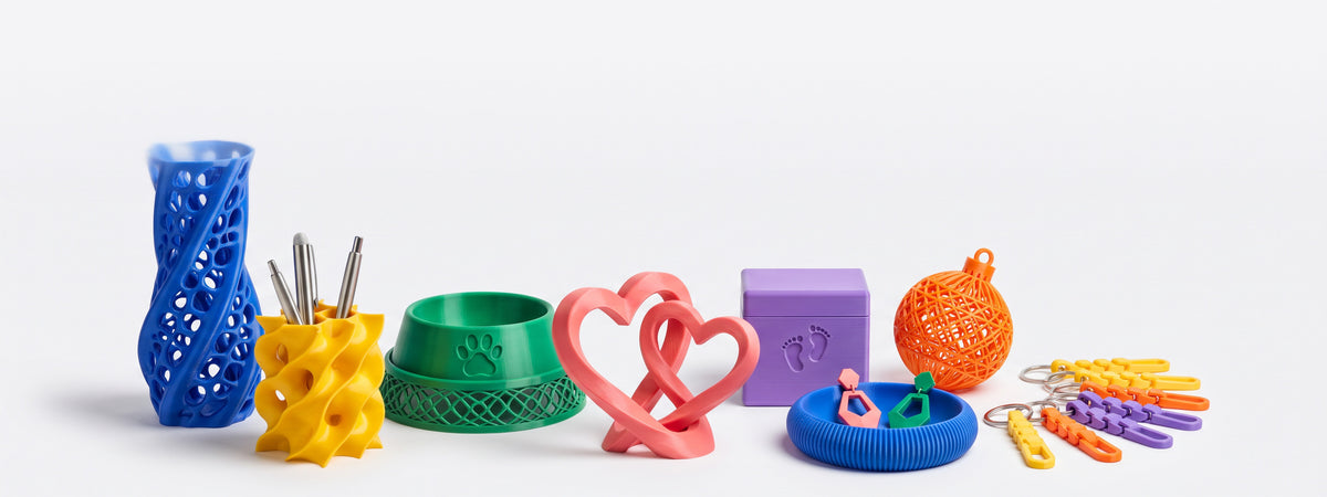 Peças em impressão 3D Rucca: vaso, porta-canetas, comedouro pet, corações, caixa de recordação, enfeite e chaveiros