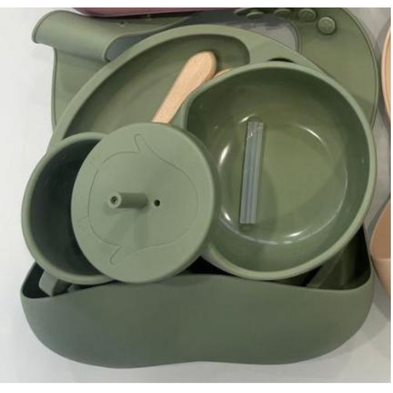 Kit Introdução Alimentar Bebê 8 Peças – Silicone Premium Verde Escuro | Segurança, Praticidade e Muito Estilo na Primeira Refeição