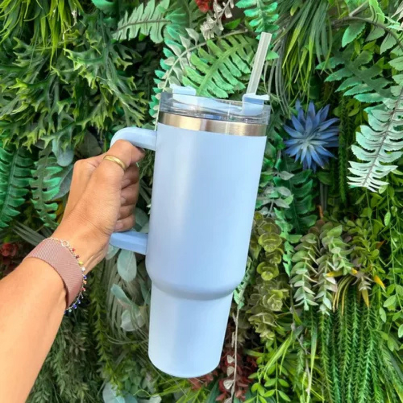 Copo Térmico Quencher 1200ml com Alça e Canudo Azul Bebe – Bebidas Sempre na Temperatura Perfeita, Onde Você Estiver