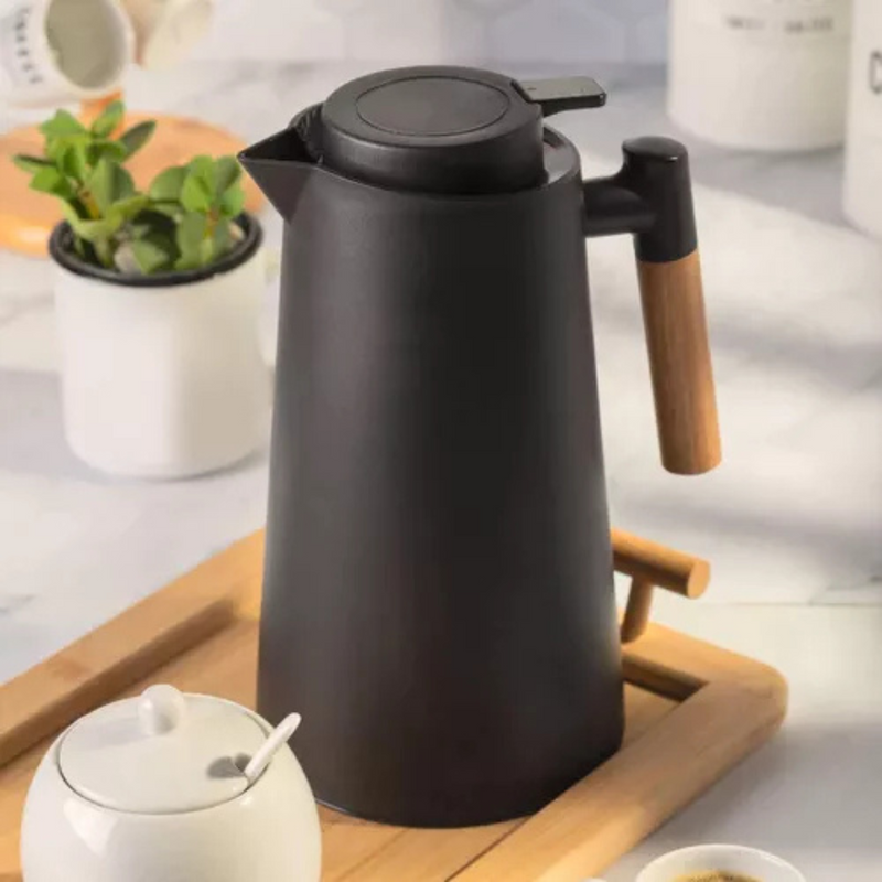 Jarro Garrafa Térmica 1L com Cabo em Madeira – Design Sofisticado, Calor que Dura - Preto Fosco