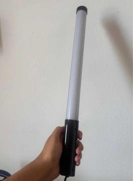 Bastão de Luz RGB LED Portátil 20W – Criatividade e Iluminação Profissional na Palma da Mão