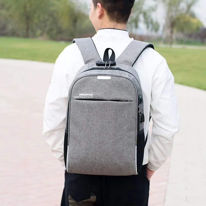 Mochila Masculina Executiva Anti-Furto com Entrada USB e Cadeado com Senha – Segurança, Estilo e Praticidade em Um Só Produto
