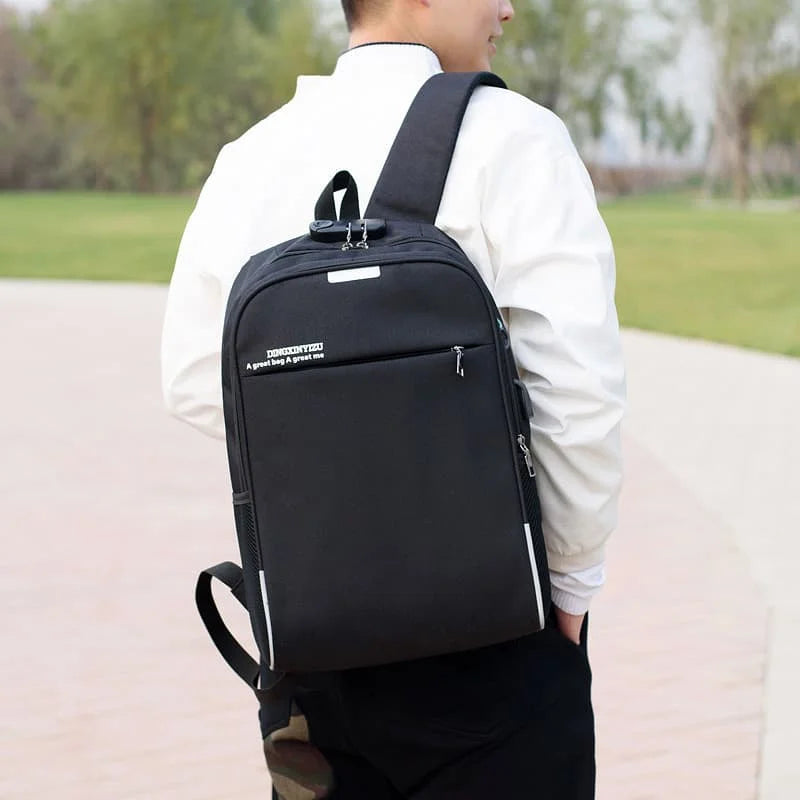 Mochila Masculina Executiva Anti-Furto com Entrada USB e Cadeado com Senha – Segurança, Estilo e Praticidade em Um Só Produto