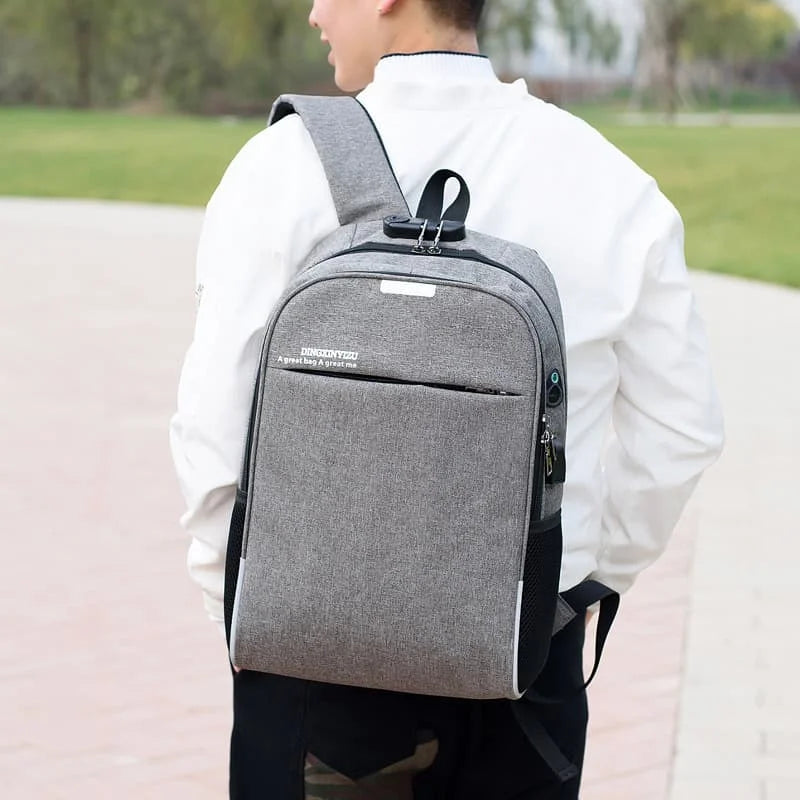 Mochila Masculina Executiva Anti-Furto com Entrada USB e Cadeado com Senha – Segurança, Estilo e Praticidade em Um Só Produto