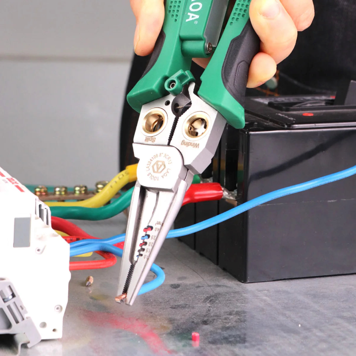 Alicate de Eletricista 8 em 1 – A Solução Completa para Trabalhos Elétricos