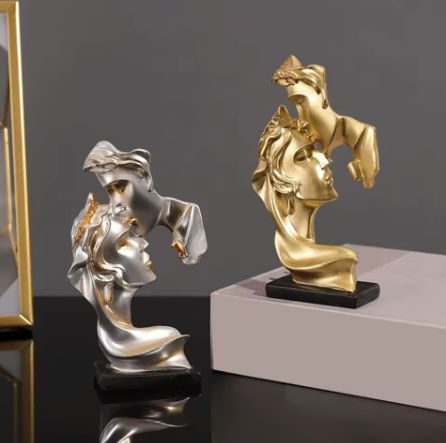 Estátua Amantes – Beijo Apaixonado em Estilo Nórdico