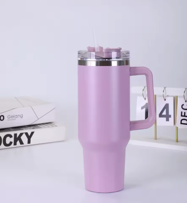 Copo Térmico Quencher 1200ml com Alça e Canudo Lilás – Bebidas Sempre na Temperatura Perfeita, Onde Você Estiver