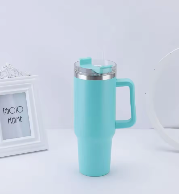 Copo Térmico Quencher 1200ml com Alça e Canudo Azul Claro – Bebidas Sempre na Temperatura Perfeita, Onde Você Estiver