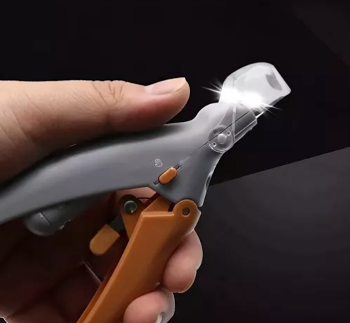 Alicate Cortador de Unha Pet com LED Fluffie – Segurança, Precisão e Conforto para seu Melhor Amigo