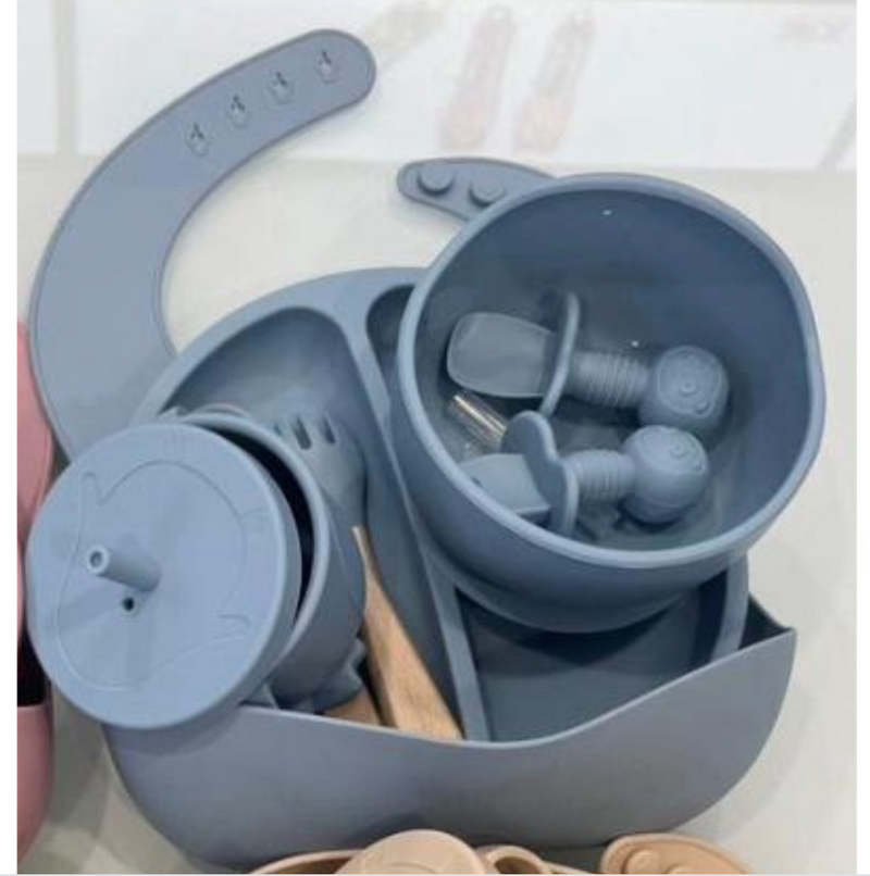 Kit Introdução Alimentar Bebê 8 Peças – Silicone Premium Azul Escuro ou Claro - Sortidos | Segurança, Praticidade e Muito Estilo na Primeira Refeição