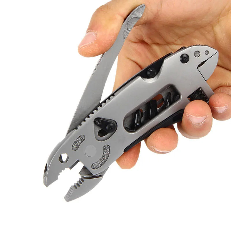 Ferramenta Multifuncional 9 em 1 Titanium – O Kit de Bolso Que Vai Com Você em Qualquer Aventura