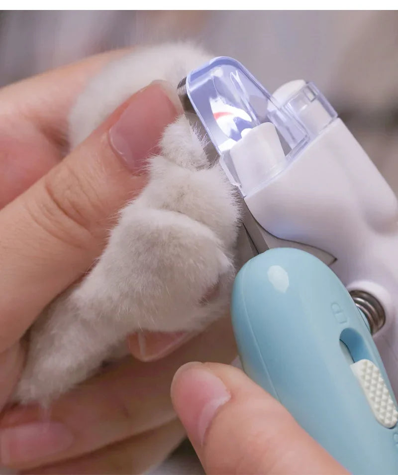 Cortador de Unha com LED para Pets – Segurança, Precisão e Conforto no Cuidado com seu Melhor Amigo
