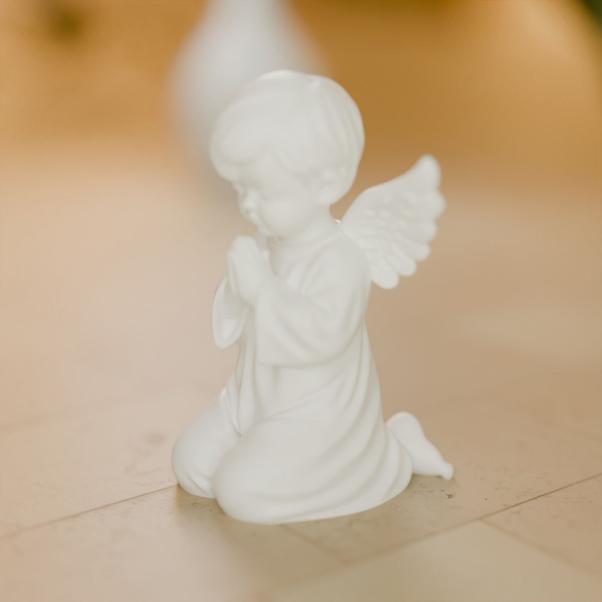 Anjinho em Oração 6 cm, detalhe