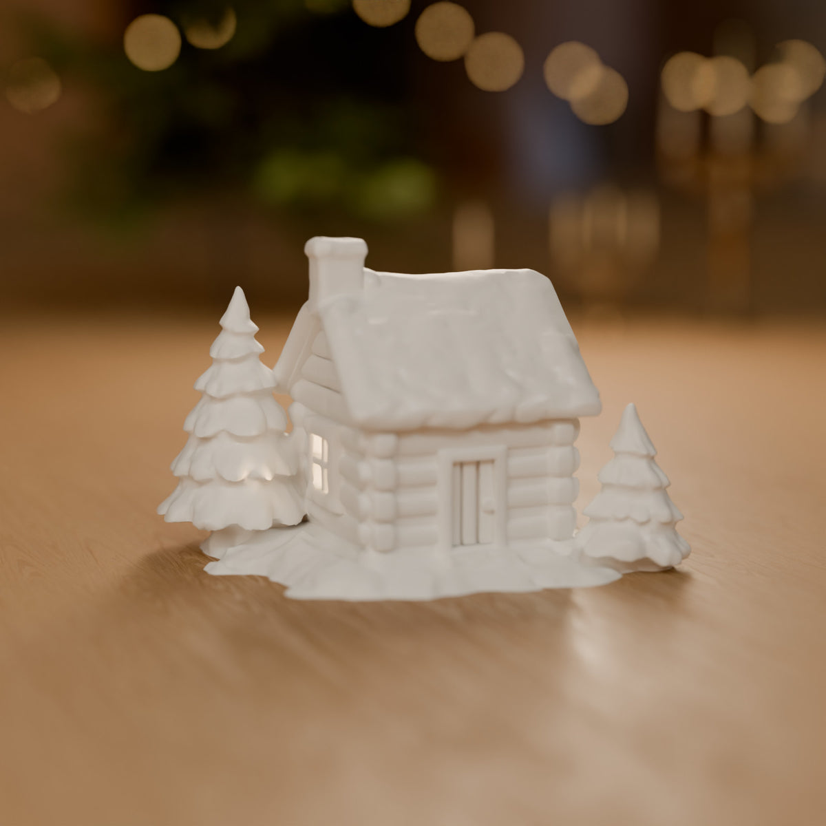 Chalé Nevado com Pinheiros de Natal decorando o ambiente