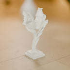 Escultura Beijo Abstrato Decorativa 24 cm, detalhe