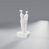 Escultura Casal de Mãos Dadas sobre Coração