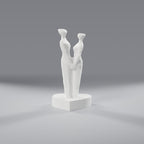 Escultura Casal de Mãos Dadas sobre Coração, vista frontal