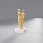 Escultura Casal de Mãos Dadas sobre Coração, Casal Dourado com base Branca