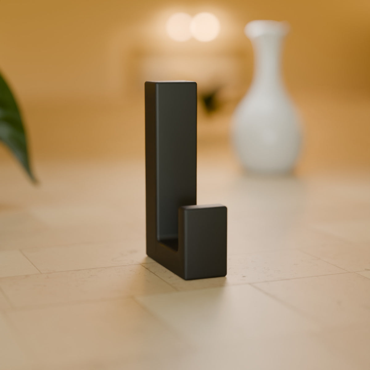 Gancho de Parede Minimalista com Fixação Escondida decorando o ambiente