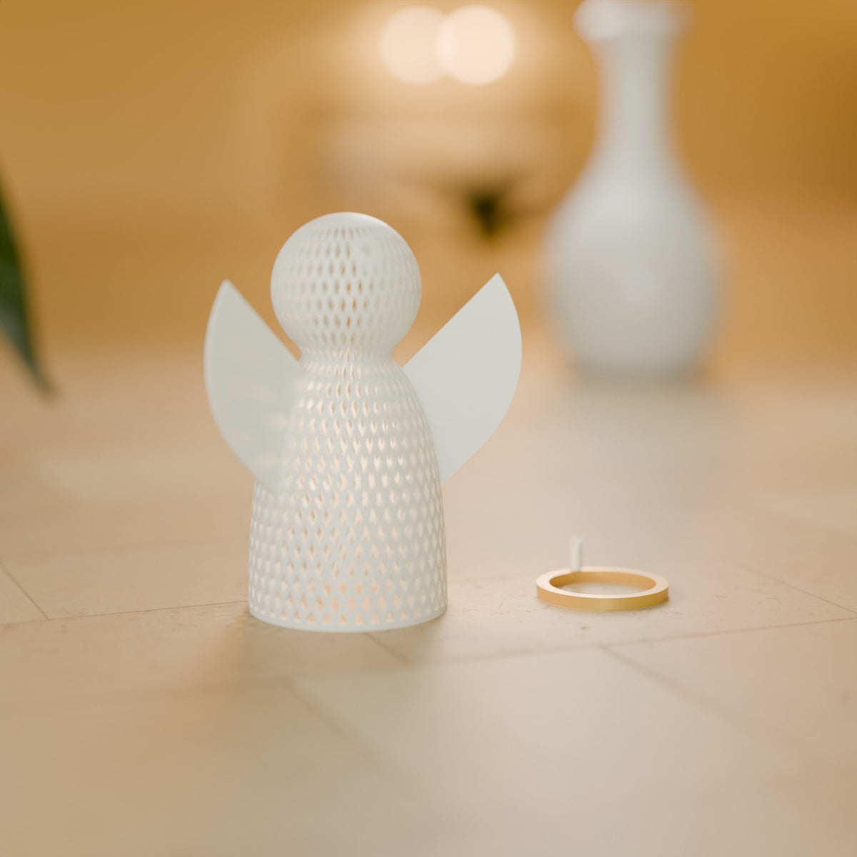 Luminária Anjo Vazado com Auréola Dourada decorando o ambiente