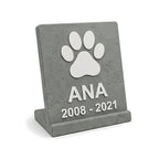 Placa memorial de jardim ou estante com patinha, nome e datas — Rucca 3D