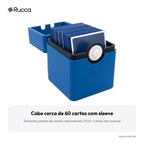 Porta-deck aberto com cartas colecionáveis