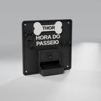 Porta-Guia e Coleira de Parede com Nome do Pet, Preto com detalhes Brancos