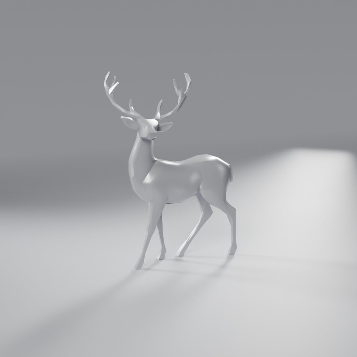 Rena Decorativa Low Poly em Pé, Prata