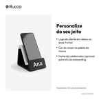 Suporte de Celular de Mesa com Logo — Rucca 3D