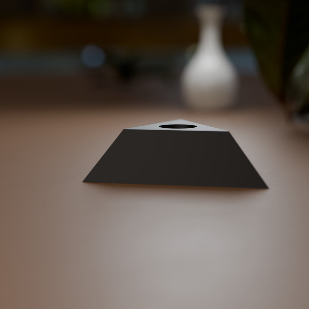 Suporte de Mesa Triangular para 1 Caneta decorando o ambiente